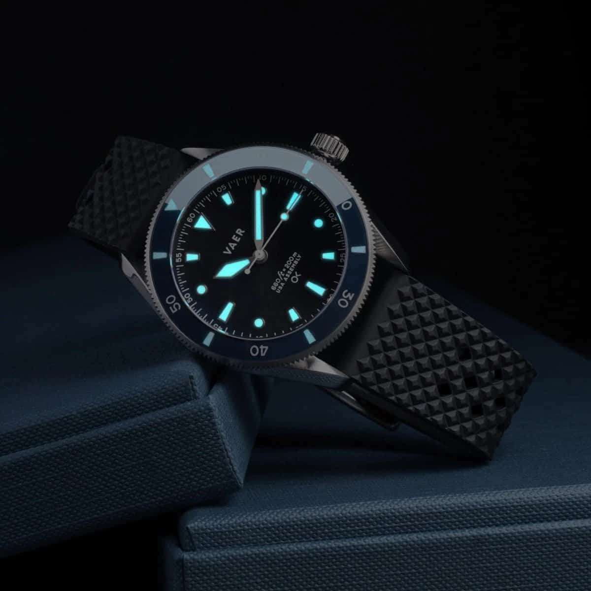 Vaer D4 Outerknown Solar Diver