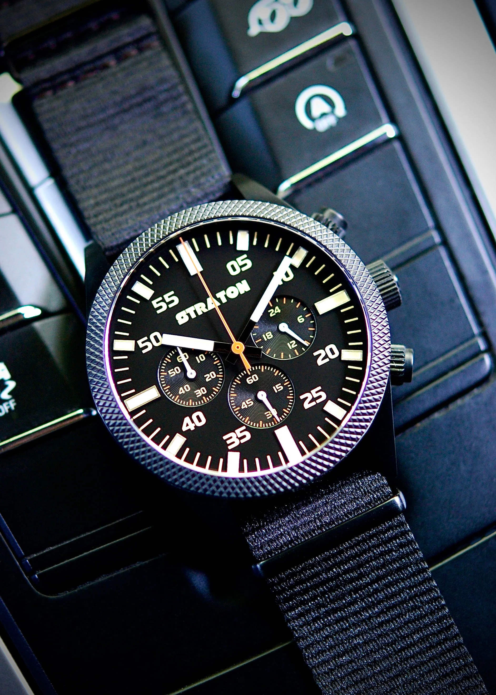 Straton Vintage Driver Chrono watch — alternative to Straton Straton Syncro - Green, Purple and Red