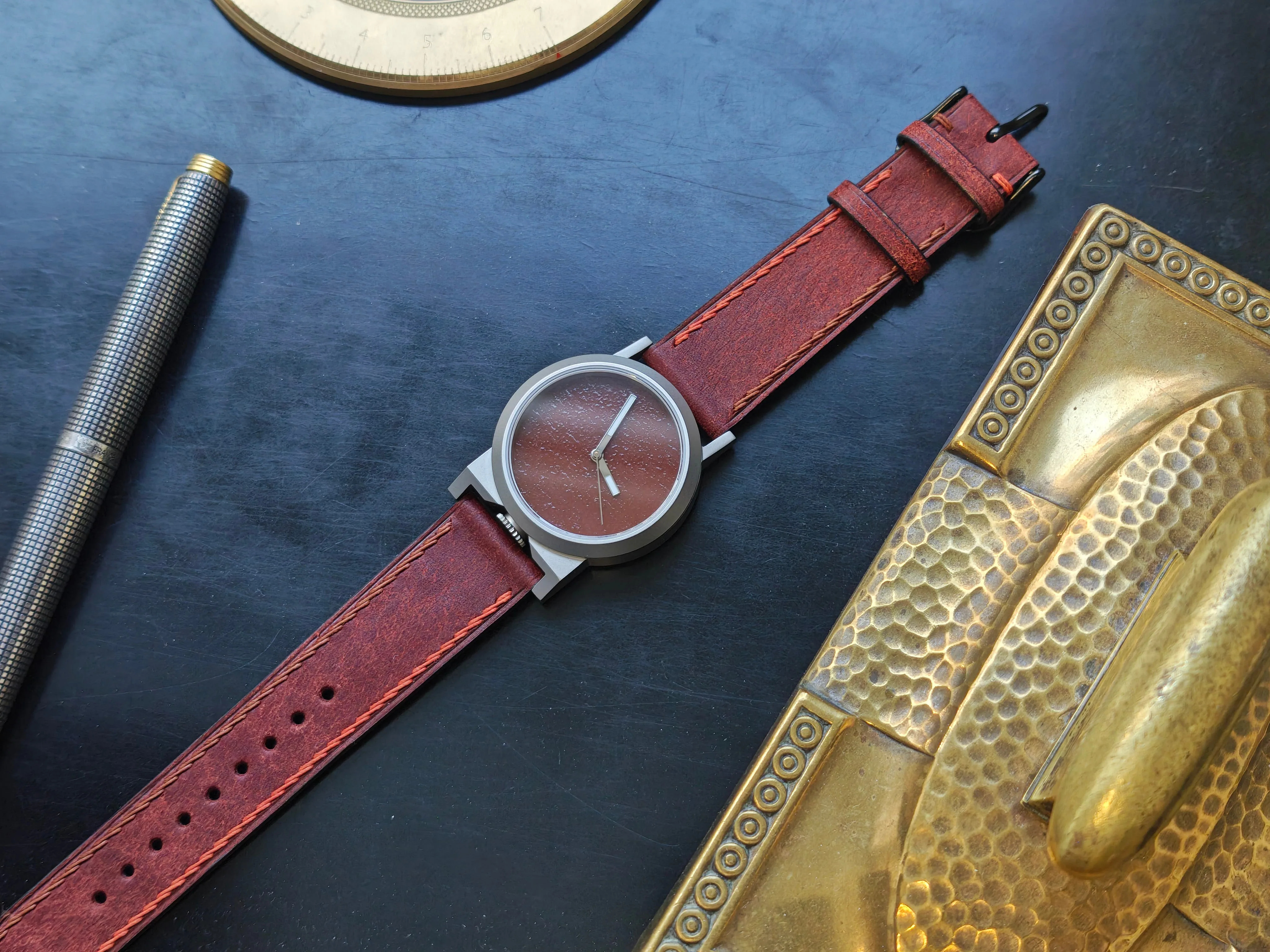 AndoAndoAndo A-2 Urushi Bengara One with Qanvera Strap