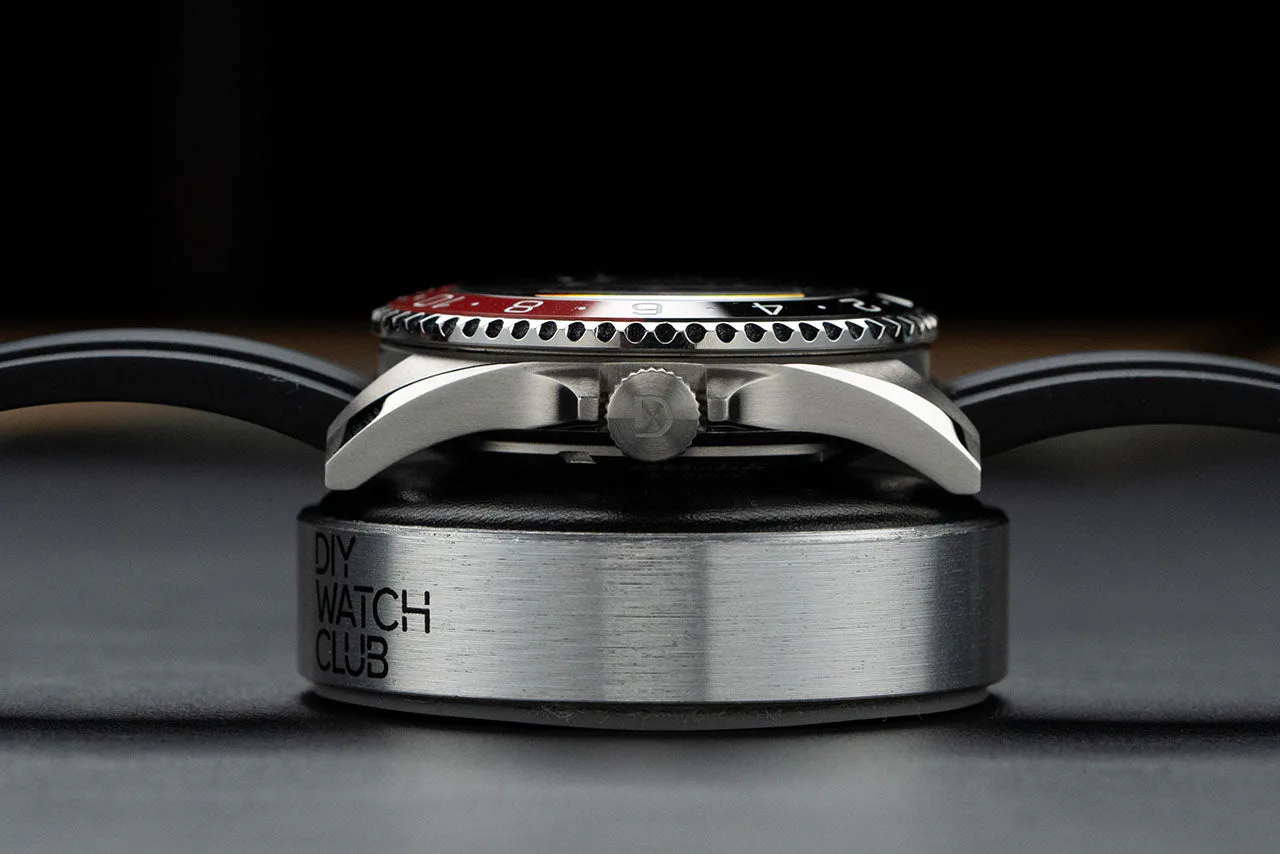 DIYWATCH Club A GMT Dive Watch set for those who loves a classic