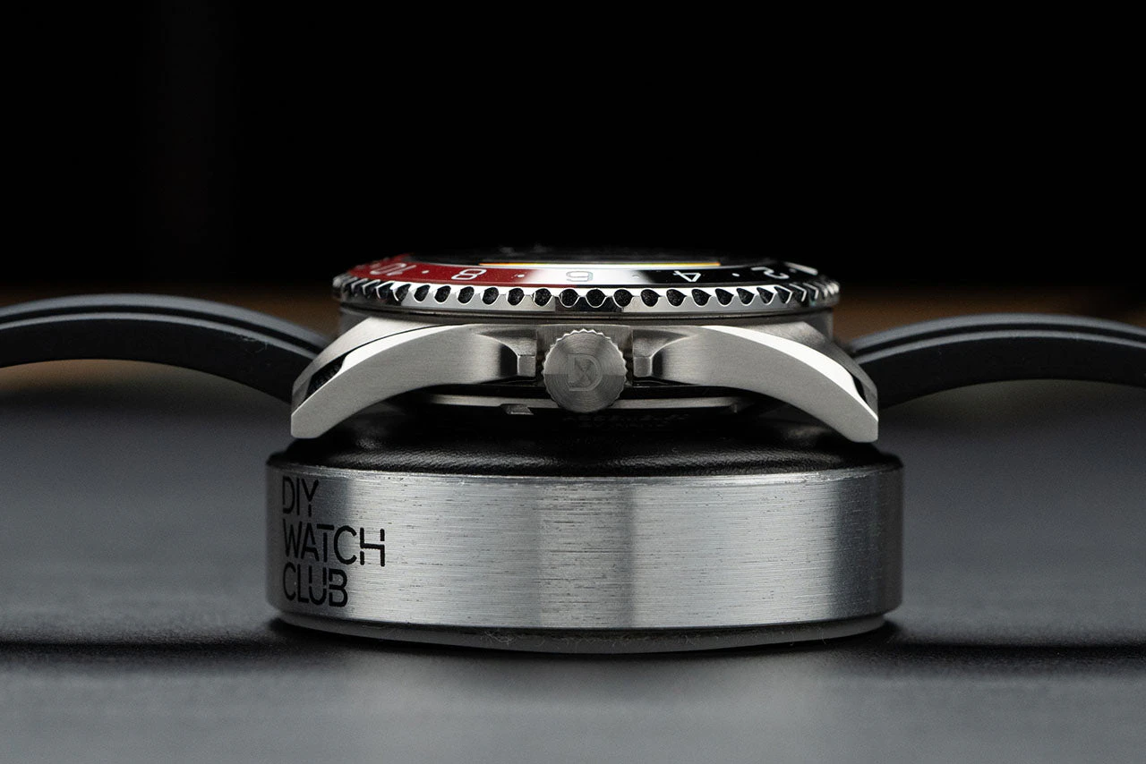 DIYWATCH Club A GMT Dive Watch set for those who loves a classic