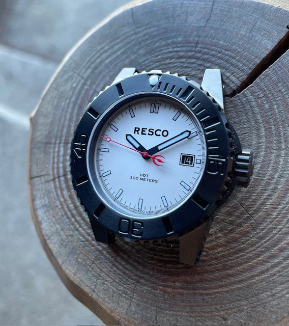 Resco Custom C12: DLC Gen2 case, UDT white/red dial