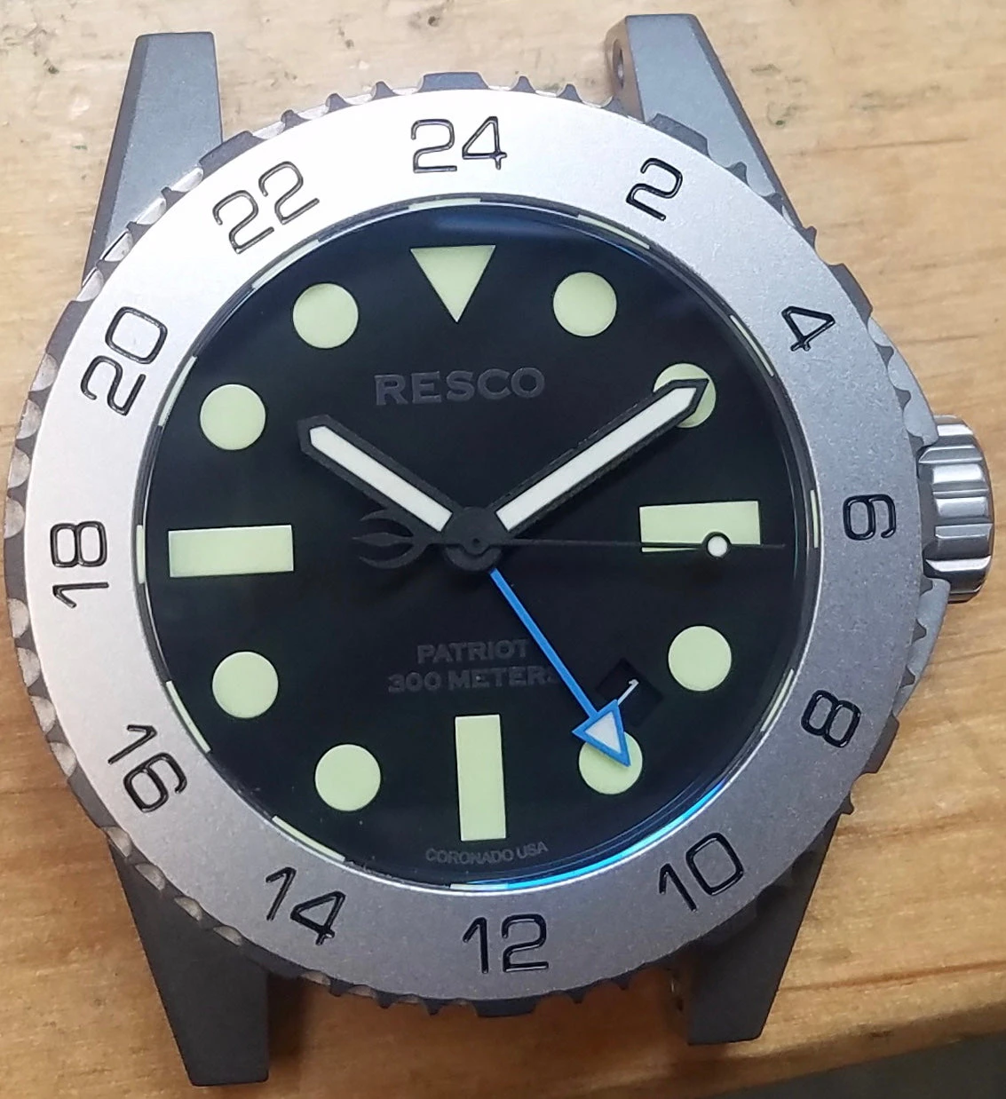 Resco Custom C2: Stainless Gen2 GMT, Stealth dial (blue GMT hand)
